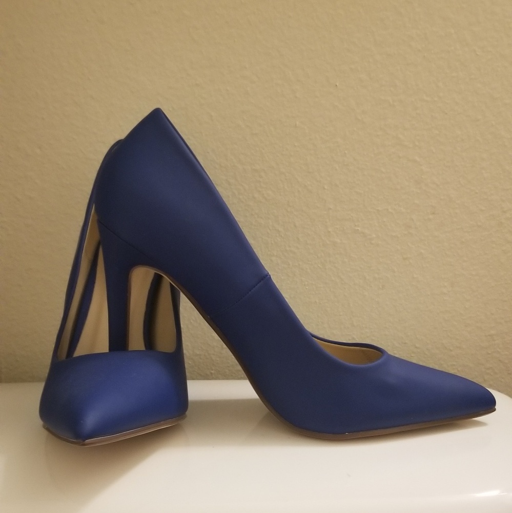 Call it Spring Blue Pumps